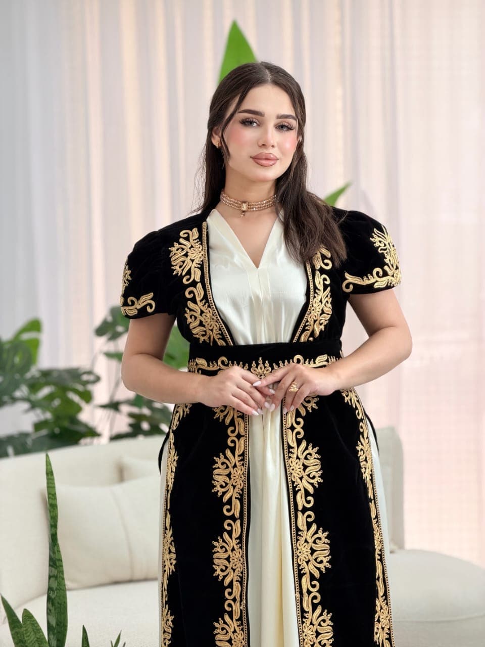 الأسود الفاخر