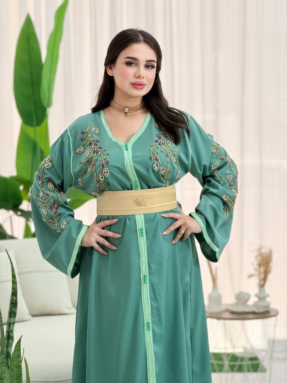 قفطان السلطانة - الأخضر الزمردي الهادئ (Vert Pistache / Sauge)